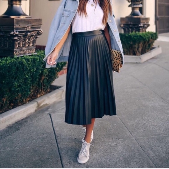 7 For All Mankind Faux Leather Pleated Skirt - Picture 2 of 6